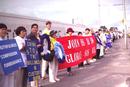 Published on 7/21/2001 “7.20”两周年 墨尔本弟子举行SOS步行活动
