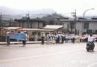 Published on 9/23/2001 图片：台湾大法弟子SOS步行

