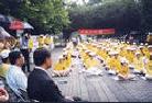Published on 9/27/2001 步行声援队伍行经屏东市区