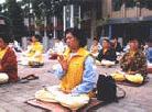 Published on 3/25/2002 台湾高雄法轮功学员举行「紧急救援」步行活动
