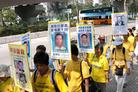 Published on 3/8/2004 香港学员举行营救步行　要求大陆释放被非法关押同修
