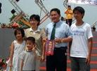 Published on 8/25/2004 营救受迫害的孩子─ 2004年8月台湾青少年单车行百里综合报导(图)
