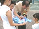 Published on 8/25/2004 营救受迫害的孩子─ 2004年8月台湾青少年单车行百里综合报导(图)
