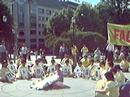Published on 6/25/2001 <b>SOS</b>紧急营救受迫害法轮功学员的横幅在挪威上了电视——北欧洪法综合报道之五
