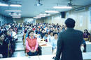 Published on 2/21/2002 研习会分组在教室教功