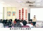 Published on 2/4/2002 学员们专心听李老师讲法