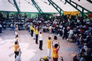 Published on 5/15/2002 台湾三百多春晖之友的志工、学生与家长学炼法轮桩法（图）
