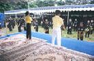 Published on 5/17/2002 印尼雅加达三千多名回教徒参加法轮功介绍会并学功(图)