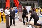 Published on 5/25/2004 千余法轮功学员云集芝加哥　揭露迫害详演真相（图）