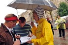 Published on 6/28/2011 法轮功,国际反酷刑日　乌克兰学员征签反迫害（图） - 法轮大法明慧网
