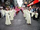 Published on 10/2/2002 丹麦亚洲文化节上大法弟子的正念正行（图）
