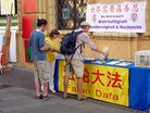 法轮功,奥地利格拉茨艺术品市场上喜遇法轮大法（图） - 法轮大法明慧网

