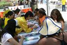 Published on 5/12/2006 “世界之邦”庆祝活动上传播大法的美好（图）