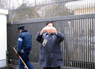 Published on 2/25/2006 日本法轮功学员札幌中领馆前抗议中共迫害（图）