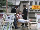 Published on 9/27/2004 		德州大学奥斯汀分校举行反酷刑展（图）
