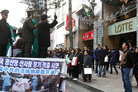 Published on 12/26/2007 庆三千万大陆人士三退  韩国民众谴责中共（图/音）