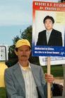 Published on 9/17/2003 “营救李祥春车旅”抵达美国自由的象征地费城自由钟(图)

