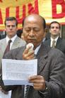 法轮功学员向纽约州最高法院控告《侨报》《星岛日报》诽谤名誉　法官传讯中文报纸出庭(图)
