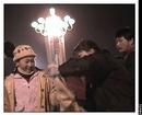 Published on 2/12/2001 CNN:й׷ٷֹͬʱͻȻ鳭Ѳ
