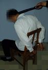 Published on 10/14/2004 哈尔滨长林子劳教所迫害法轮功学员的酷刑演示（部分）: 六、用针扎后背、用电棍电、用烟头烫---用电棍电
