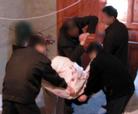 Published on 2/13/2005 		酷刑演示图——再现重庆西山坪劳教所的暴行
