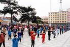 1999年以前,长春第一汽车制造厂炼功点集体炼功洪法场面