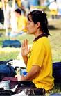 法轮功学员在江XX访美期间在休士顿和平抗议江氏集团对法轮功的迫害  图为学员发正念  美国休斯顿2002-10