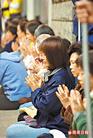 苹果日报报道：香港法轮功学员和平请愿，要求中国政府停止迫害法轮功  香港 2003-1