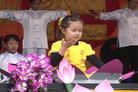 多伦多小弟子在2003年庆祝法轮大法日活动中演示功法