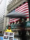 从华尔街上的一张照片所想到的---2004年8月16日在纽约曼哈顿华尔街
