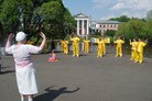 Published on 5/15/2013 法轮功,俄罗斯学员庆祝大法洪传二十一周年

