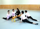 Published on 4/8/2010 法轮功,飞天学校的学生正在练习基本功