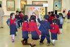 韩国阳川区真善忍国际美术展　众多民众明法轮功真相