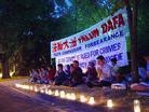 澳洲墨尔本法轮功学员在人权日于中领馆前烛光守夜，要求停止迫害法轮功，还学员最基本人权  澳大利亚 2003-12-10