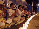 温哥华法轮功学员在烛光守夜  加拿大 2003-7