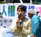 美国加州学员在旧金山中国城呼吁制止中共迫害法轮功的暴行 图为学员发言2006-7-15  