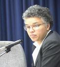 ֥Ӹгȫַֹ֧ͨ鰸 ͼΪ鰸Toni Preckwinkle֤   2002-11-6