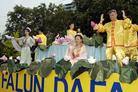 法轮功学员参加费城美国独立节游行 展现大法的美好  美国 2003-7-7