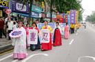 在法轮功遭迫害5年之际，韩国法轮功学员在汉城安山两地冒雨举行盛大游行，讲真相揭露迫害  韩国 2004-7-17