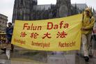 德国北莱茵州法轮功学员在科隆市举行庆祝2005年世界法轮大法日游行活动