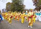 美国法轮功学员参加北卡州首府洛丽圣诞大游行 2006-11-19