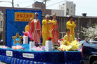 美国北卡州学员参加威明顿市杜鹃花节大游行 2006-4-8
