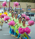 ֹѧԱɵŮ赸ӲμڲʿٵDorchester Day,չѧԱǶŶ2006-6-4