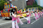 Published on 5/9/2007 广岛鲜花节　法轮功展现风采（图）
