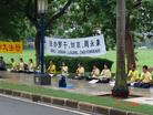 印尼法轮功学员在中国大使馆前静坐请愿　要求惩办迫害元凶  印度尼西亚 2004-2