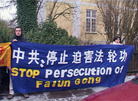 丹麦学员递信泰使馆　抗议泰国跟随中共施迫害2005-12-19