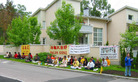 芬兰法轮功学员在中使馆前和平抗议2006-01-25