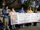爱尔兰法轮功学员中领馆前抗议中共的黑帮行径  2006-2-15