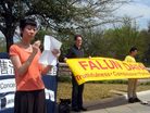 奥斯汀法轮功学员在德州州府前抗议中共屠杀学员并盗取器官2006-3-11
