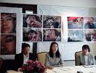法轮功学员就同修在纽约中国城遭亲共人士殴打召开新闻发布会 2003-06-26